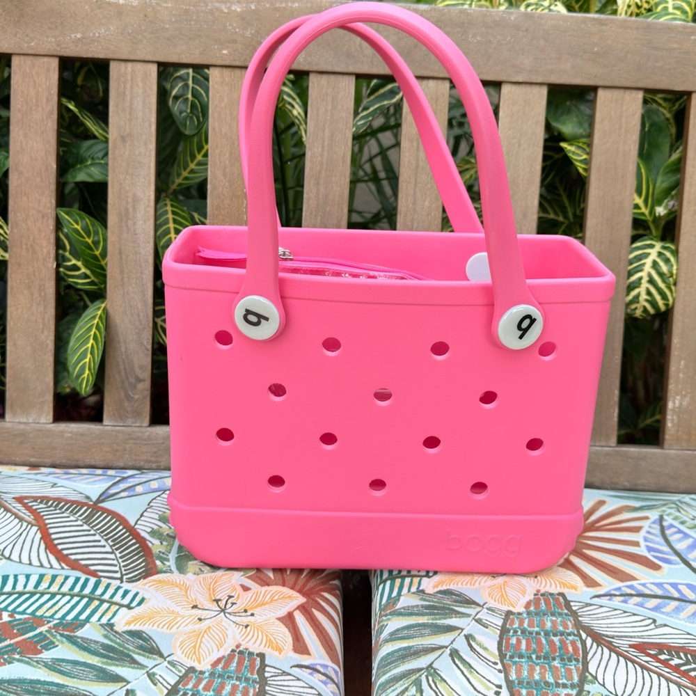 NWT Bitty Bogg Bag Pink– waterproof tote, includes snap-in pouch - Picture 3 of 6